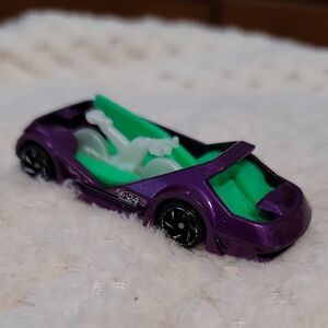 Toy Car Hot Wheels Deora III diecast car in a purple color variant.